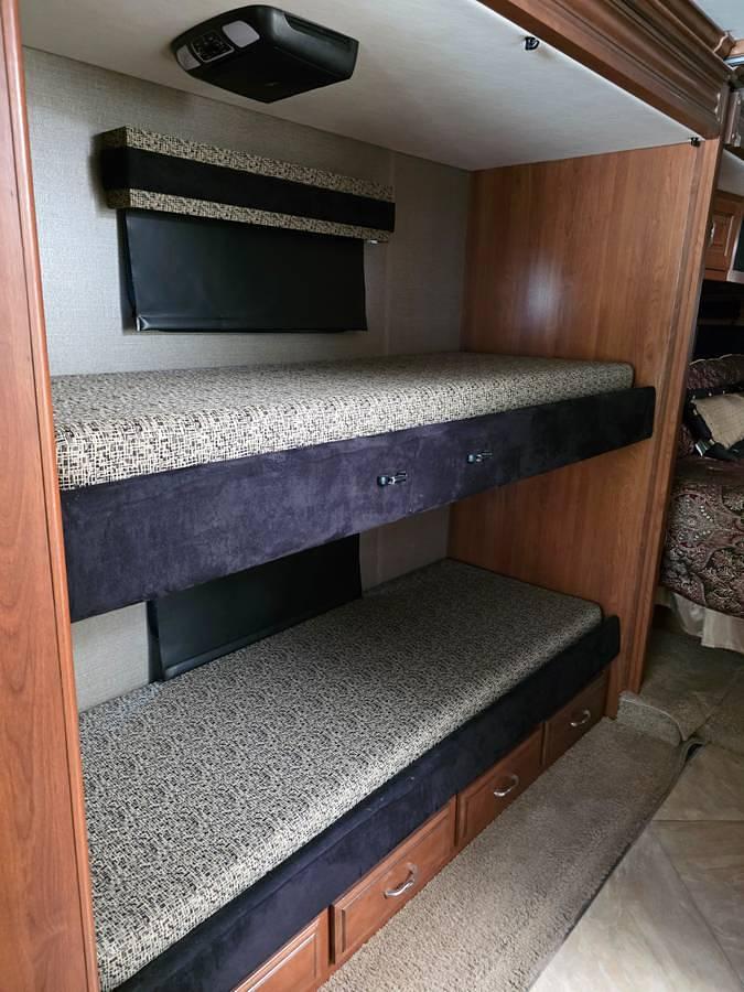 Used 2015 Fleetwood Discovery 40G Class A Motorhome