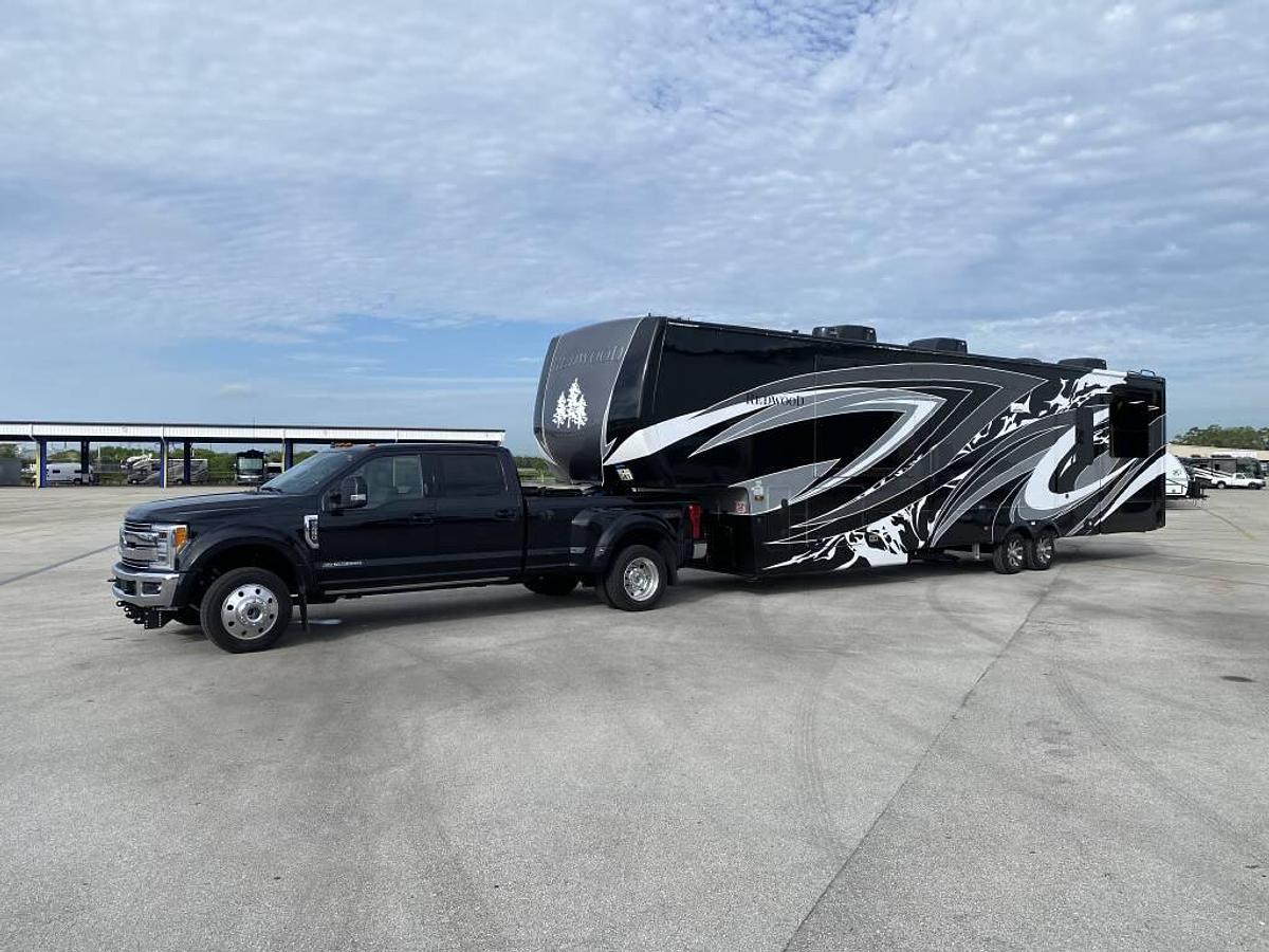 Used 2021 Crossroads REDWOOD RW4150RD Fifth Wheel