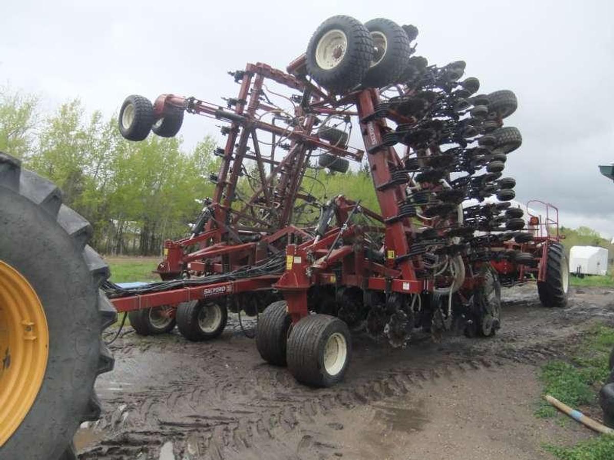 Used 2015 Salford 525 Disc Air Drill and Cart