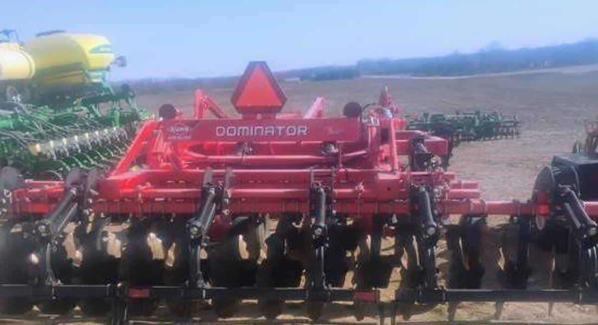 Used 2015 Kuhn Krause 4855-9 Ripper