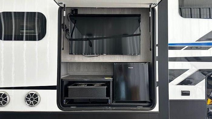 Used 2023 Keystone Fuzion 427