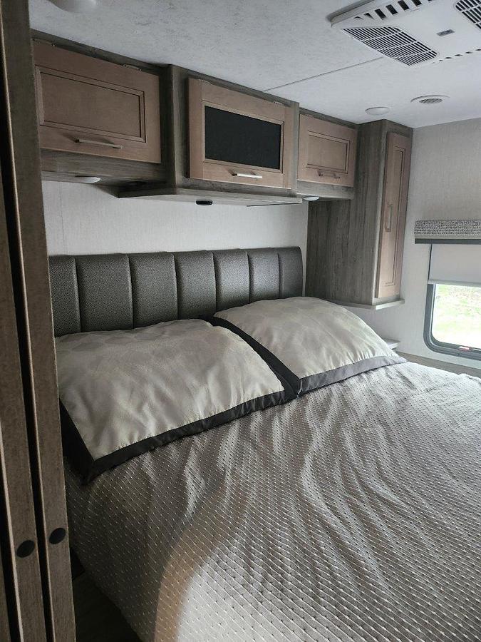 Used 2021 Coachmen Mirada 32SS