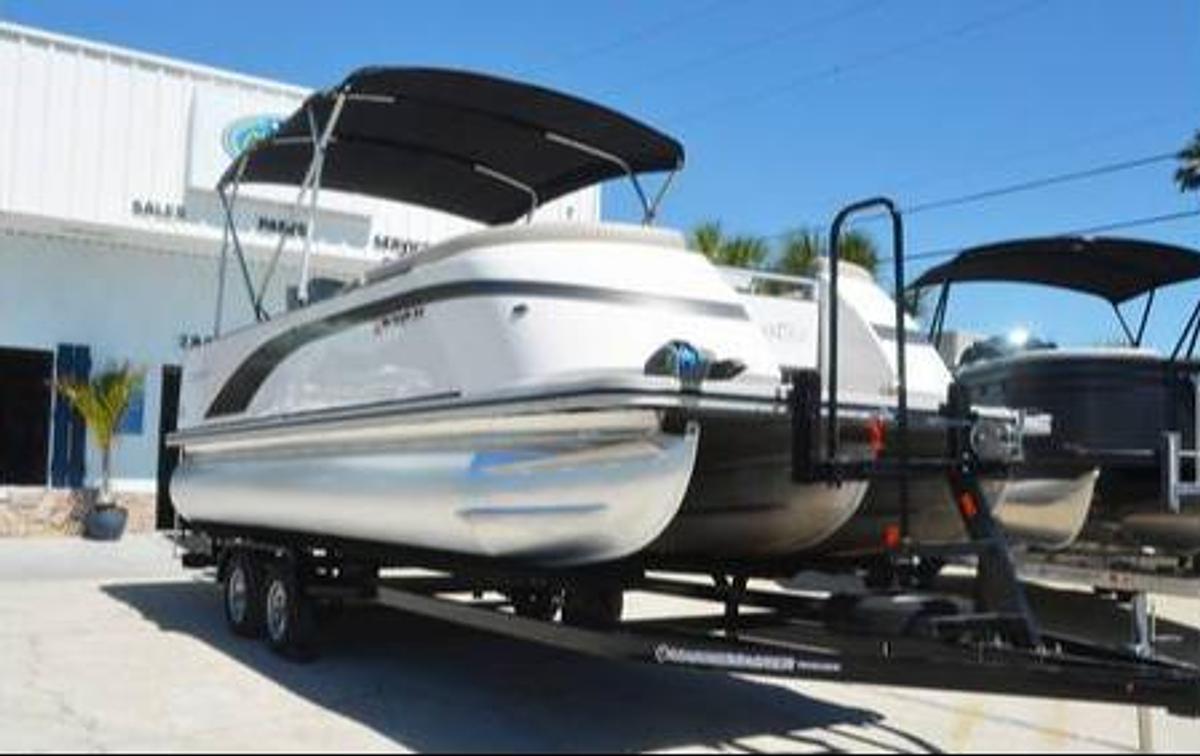 Used 2022 Tritoon Silver Wave 2210 JS