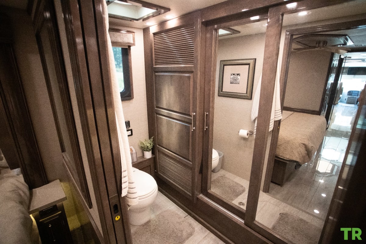 Used 2020 Entegra Aspire 44R | 450 HP Cummins Diesel | Bath & Half | Luxury Coach | Only 16,000 Miles