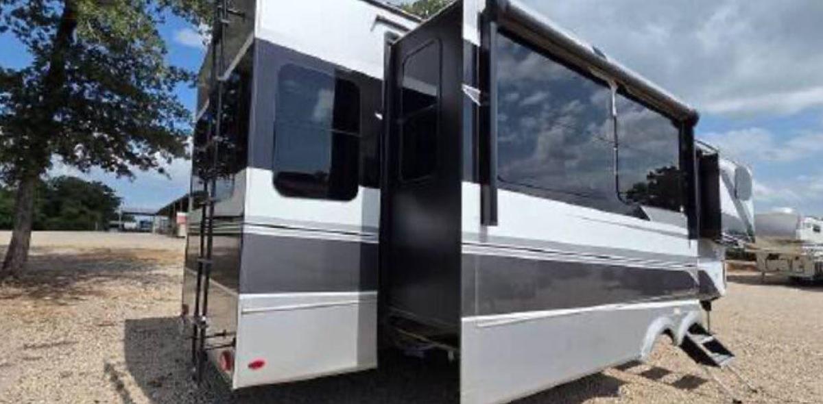 Used 2024 Keystone Alpine 3303CK Fifth Wheel