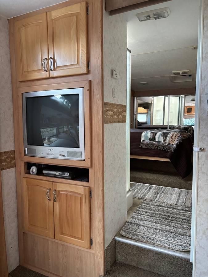 Used 2008 Thor Motor Coach Jazz Fifth Wheel