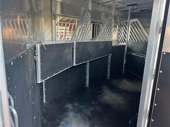 Used 2020 Twister 4 Horse with Outlaw Interior