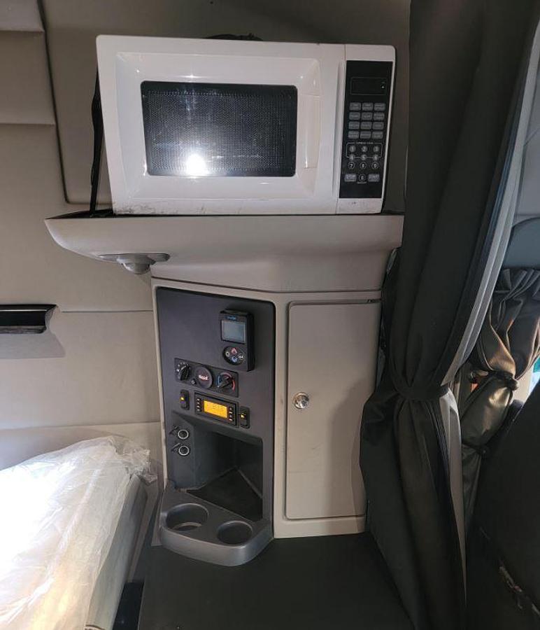 Used 2021 Peterbilt 567