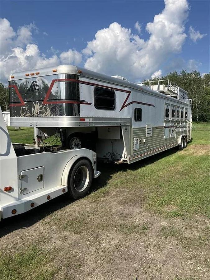 Used 2005 Elite 5 Horse Trailer