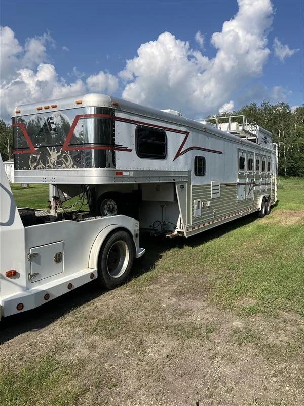 Used 2005 Elite 5 Horse Trailer