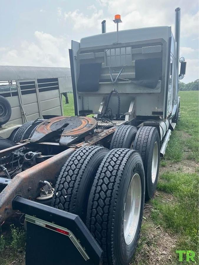 Used 2006 Kenworth W900 Sleeper Semi Truck