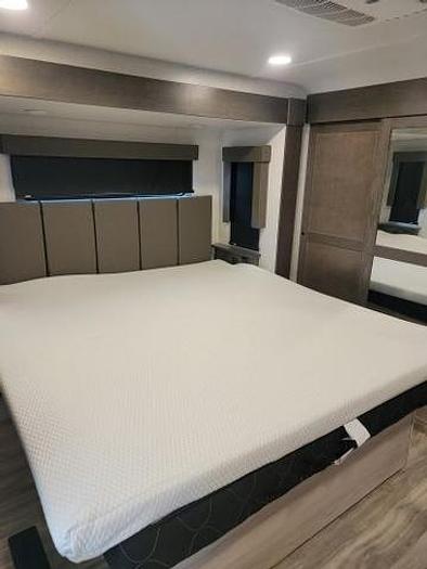 Used 2022 Alliance RV Valor 40V13