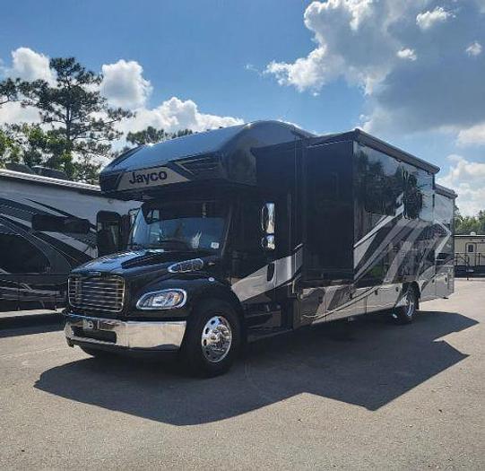 Used 2021 Jayco Seneca 37K