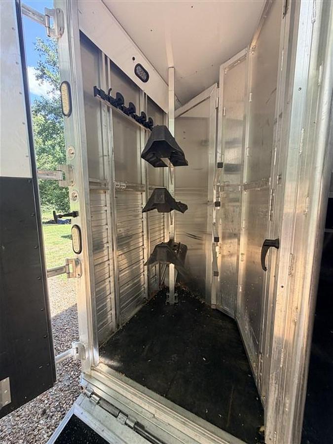 Used 2014 Sooner Legacy 312 3 Horse Gooseneck Trailer with Living Quarters