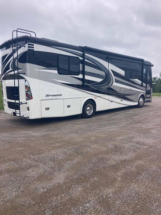 Used 2017 Tiffin Motorhomes Allegro Breeze 32BR Class A Motorhome
