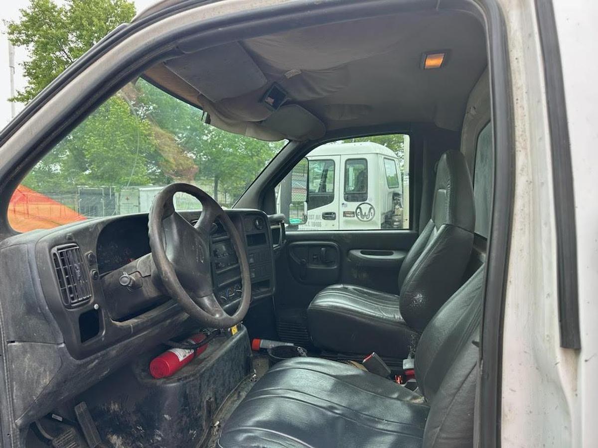 Used 2005 Chevrolet C6500 Stake Truck