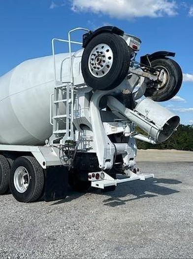 Used 2019 MACK GRANITE 64FR Mixer Truck