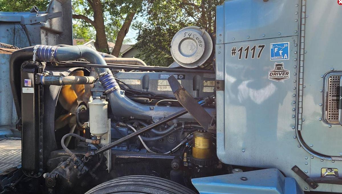 Used 1999 FREIGHTLINER FLD120 Conventional Sleeper Semi