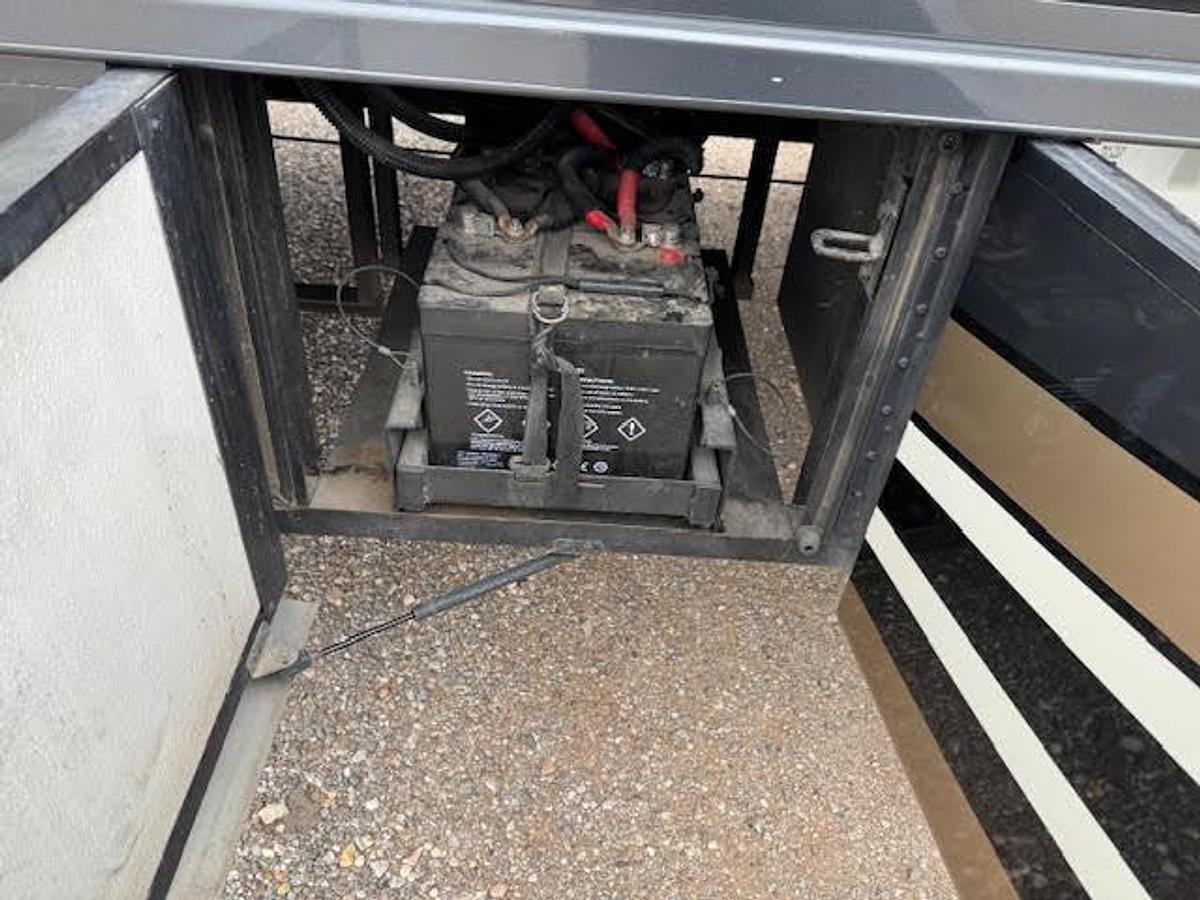 Used 2016 Newmar Canyon Star 3921 Class A Motorhome Toy Hauler