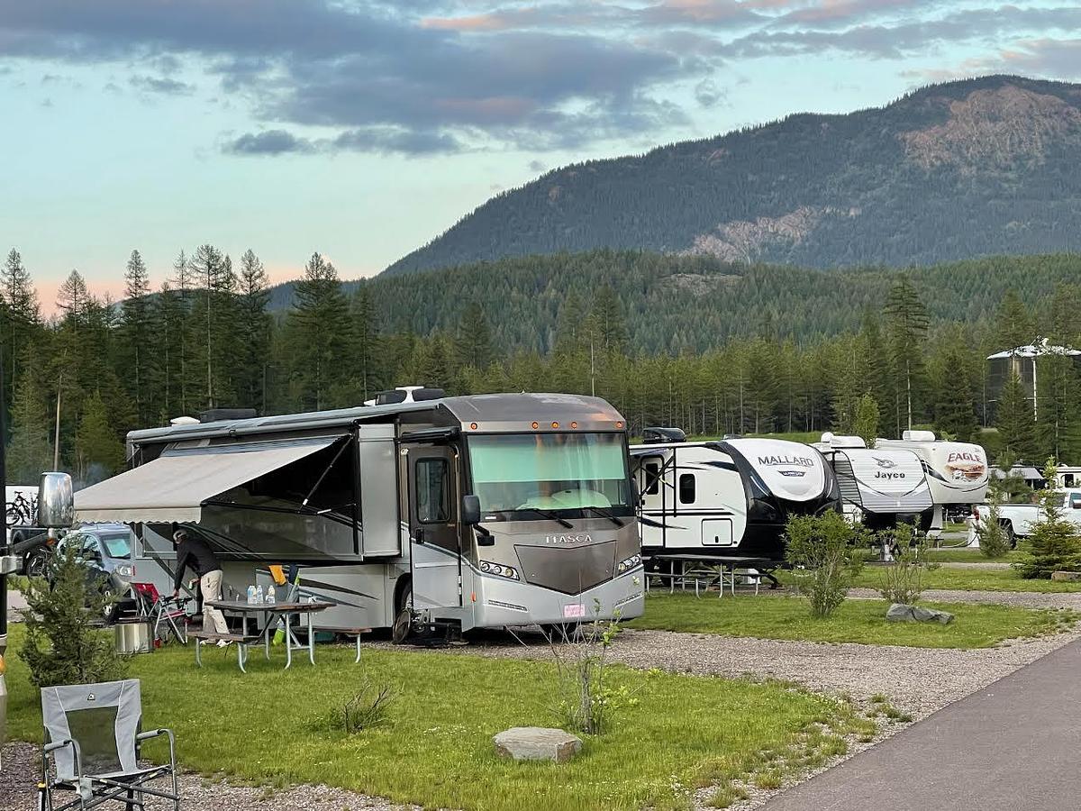 Used 2014 Itasca Solei 38R | Bath & Half | Cummins Diesel | Bunk Beds | Washer & Dryer | Full-Time Ready