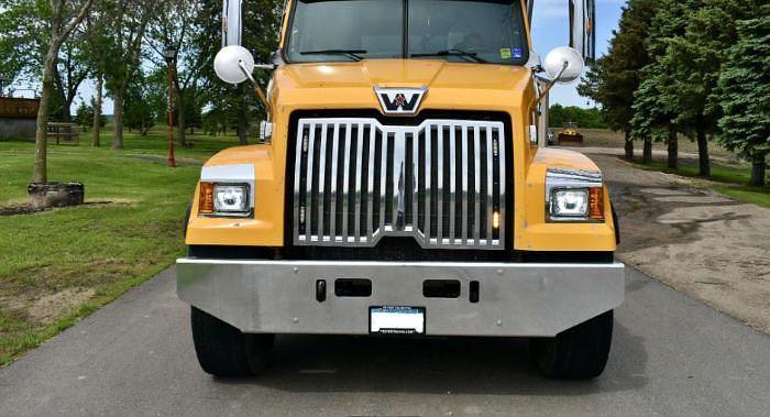 Used 2018 WESTERN STAR 4700
