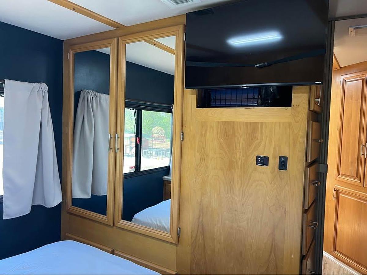 Used 2000 Beaver Contessa Class A Diesel Motorhome