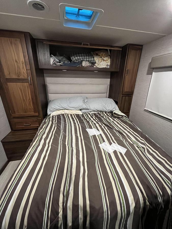 Used 2022 Winnebago Minnie Winnie E-Series 32-1 Class C Motorhome