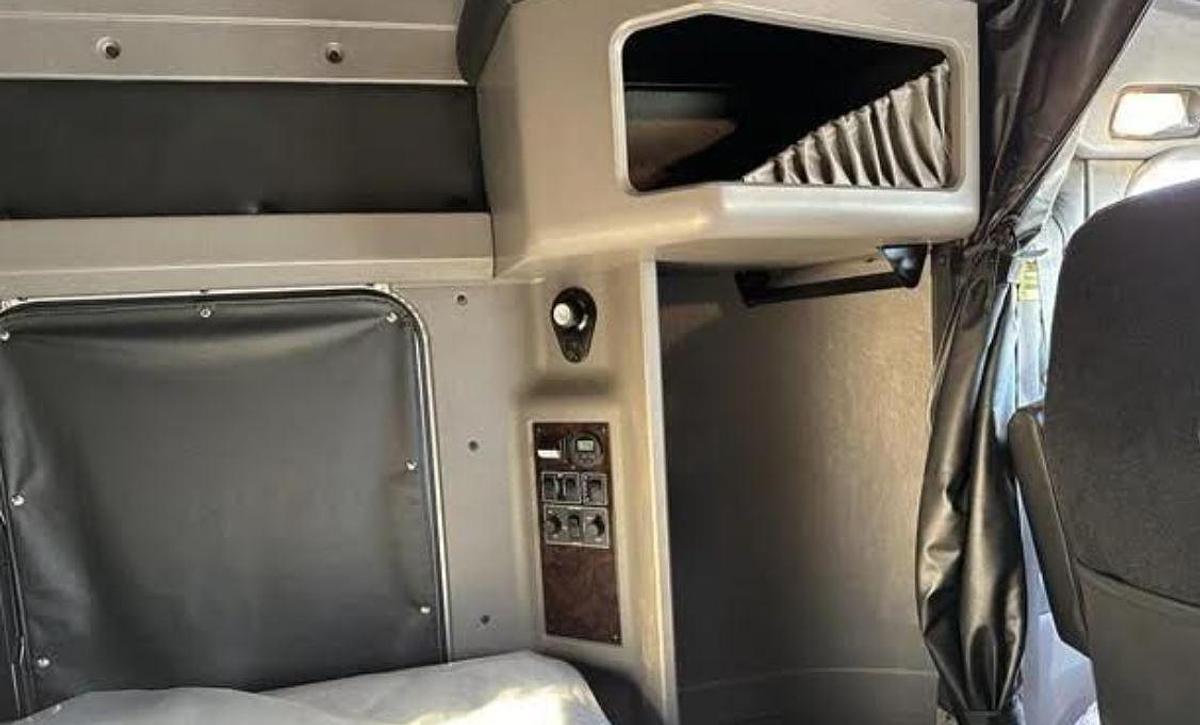 Used 2025 Kenworth W900L
