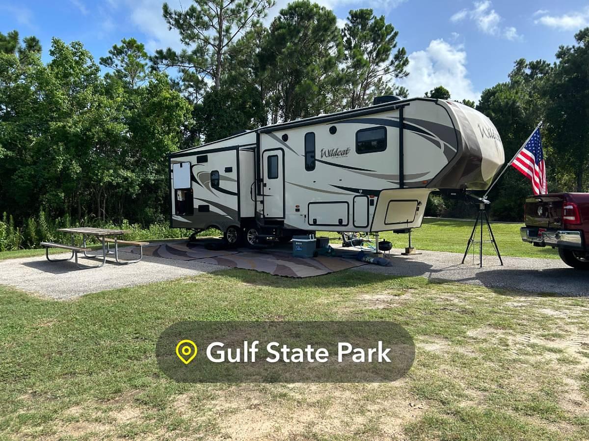 Used 2017 Forest River Wildcat 29RLX Fifth Wheel
