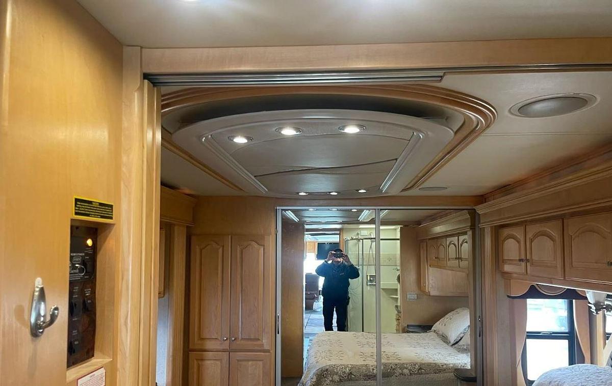 Used 2005 Country Coach Magna 630