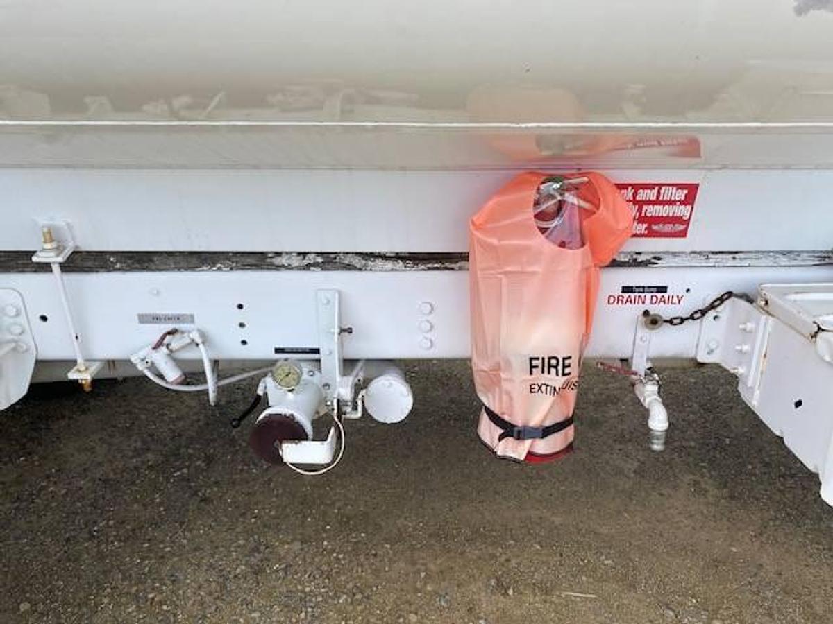 Used 1987 Ford F700 Jet A Fuel Truck