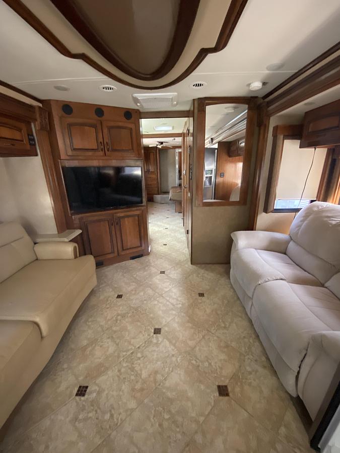 Used 2011 Monaco Camelot 43PKQ Class A Motorhome