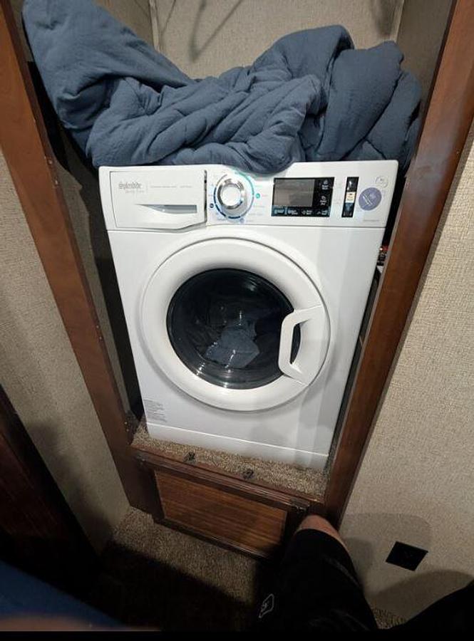 Used 2019 Keystone Alpine 3800FK