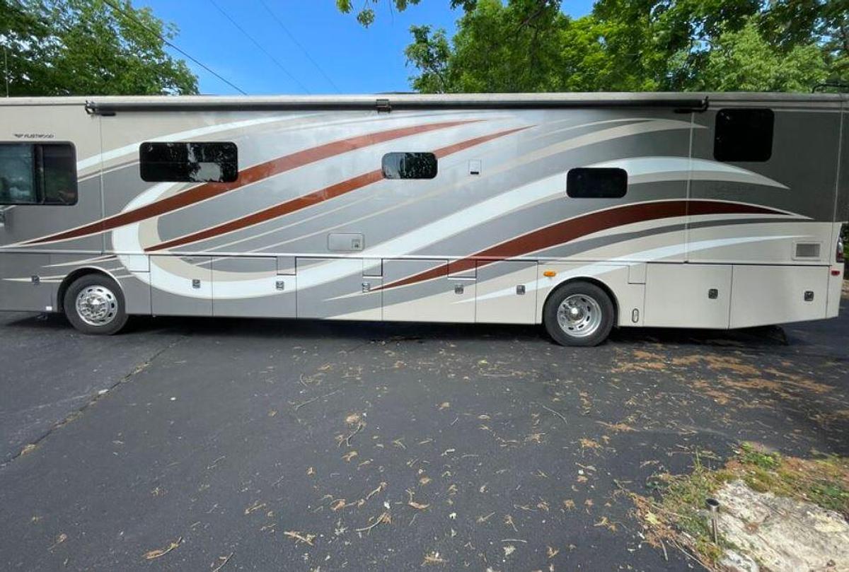 Used 2015 Fleetwood Discovery 40E