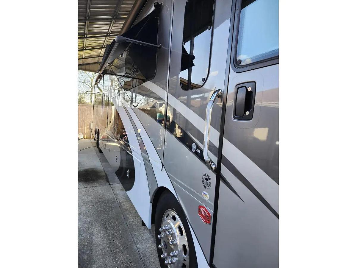 Used 2022 Fleetwood Discovery Lxe 44s