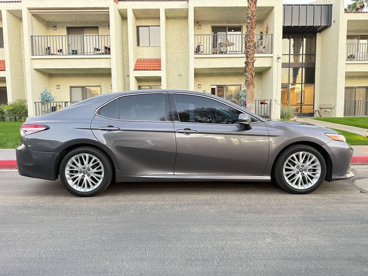Used 2019 Toyota Camry Hybrid XLE
