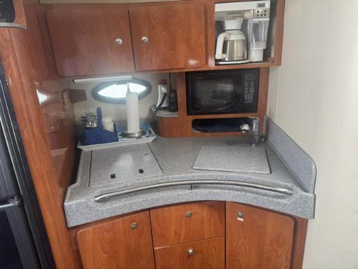 Used 2005 Larson 370 Cabrio