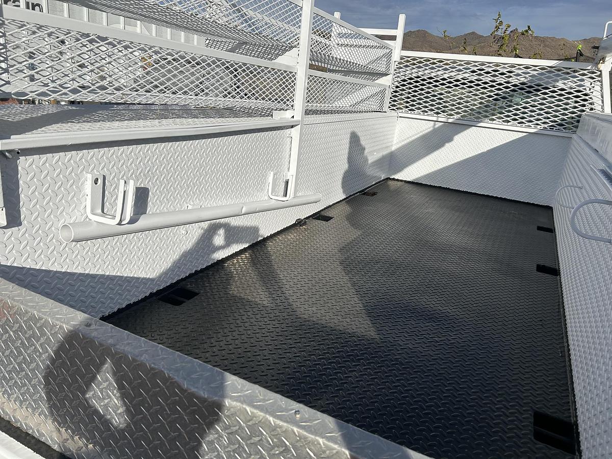 Used 2015 Ford F-550 4WD Service Truck