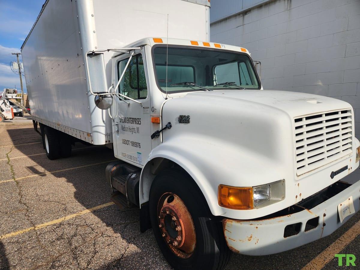 Used 2001 International 26 Ft Box Truck