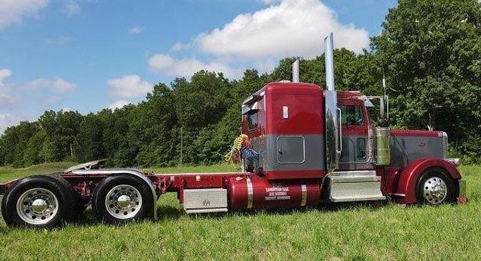 Used 2023 Peterbilt 389