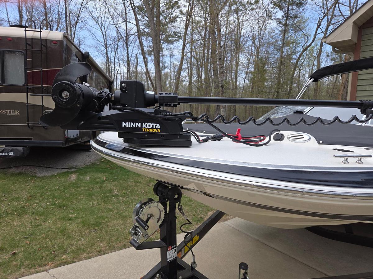 Used 2006 Larson 204 Escape Deck Boat