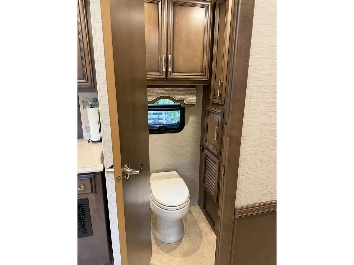 Used 2019 Newmar Ventana 3709