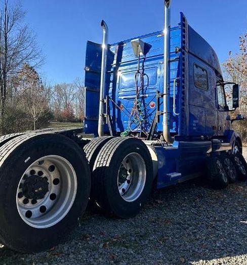 Used 2007 Volvo VNL64T730
