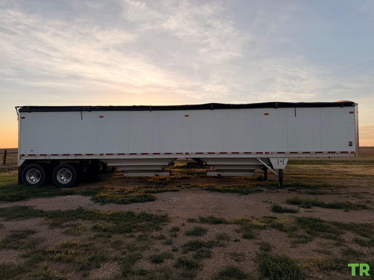 Used 2014 Wilson 431 96W 78H Livestock Trailer