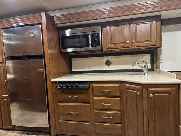 Used 2014 Thor Motor Coach Palazzo