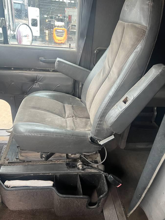 Used 1997 INTERNATIONAL 9400 Sleeper Semi Truck