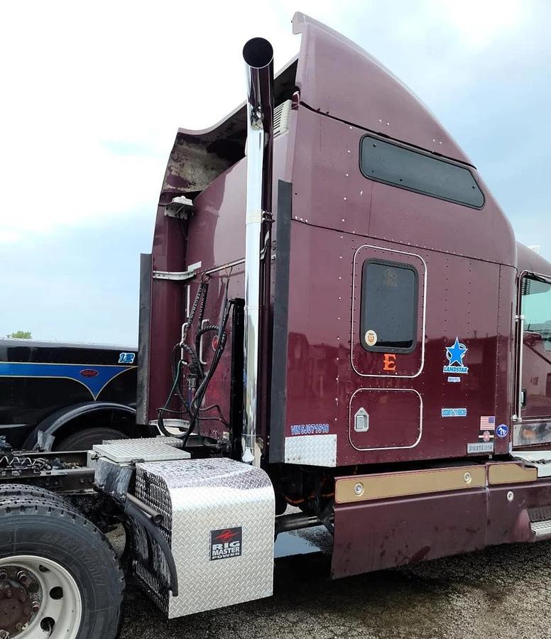 Used 2005 Kenworth T600 Sleeper Semi Truck