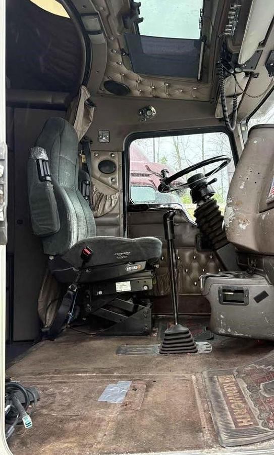 Used 2002 Kenworth W900 Sleeper Truck