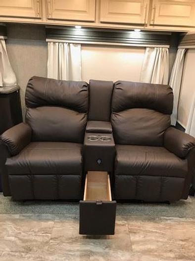 Used 2021 Luxe Gold 380GFB 5th Wheel