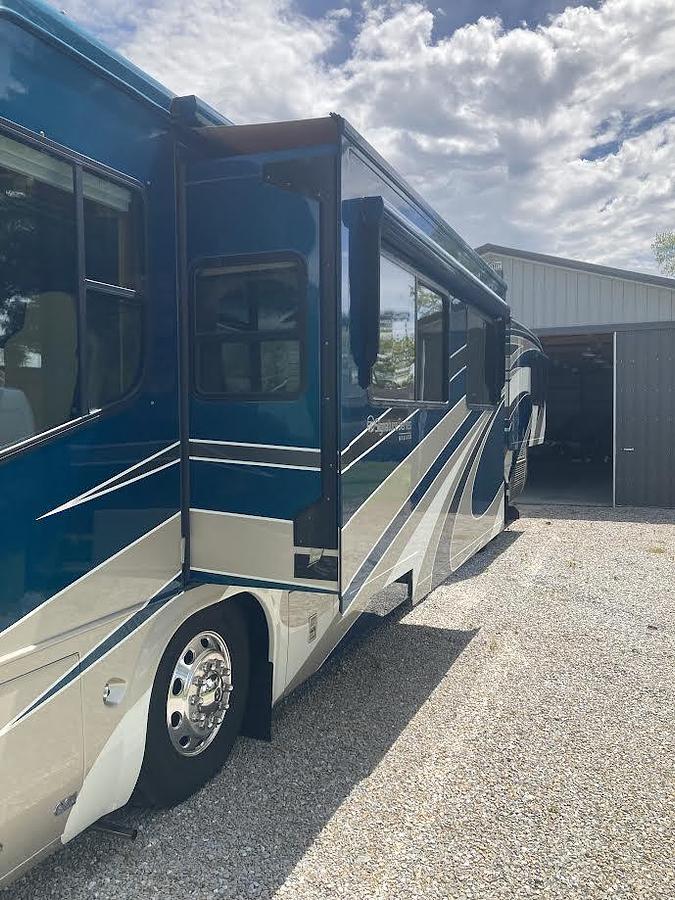 Used 2005 Monaco Signature Castle IV Class A Motorhome
